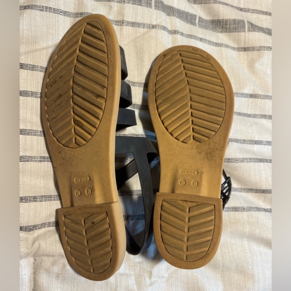 Croc sandals size 8 - Picture 3 of 3